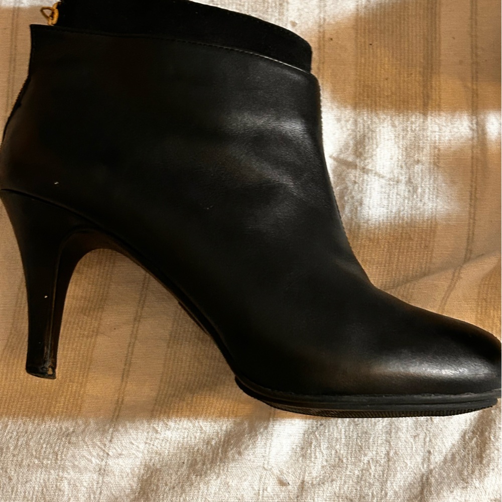 Black leather  ankle boots with heel